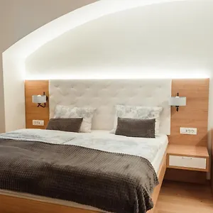 3* Szálloda Operna Klet